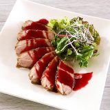 鴨のロースト ～北海道アロニアソースを添えて～