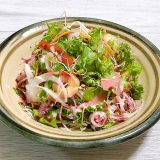 北海道アロニアソースで作るドレッシング×サラダ