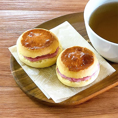 スコーンバターサンド －北海道アロニアソース－