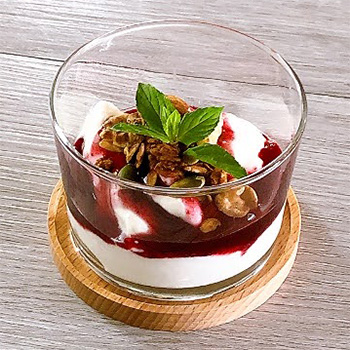 グリークヨーグルト －北海道アロニアソース－